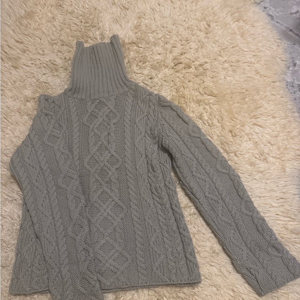 Light Forest Green 100% wool Cable Knit Turtleneck Sweater